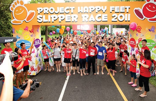 Đi bộ bằng dép gây quỹ từ thiện  lần đầu tiên tại VN