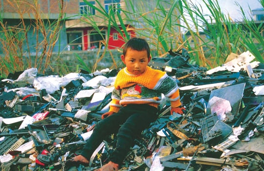 Rác thải điện tử: Tự sát trên đống vàng
