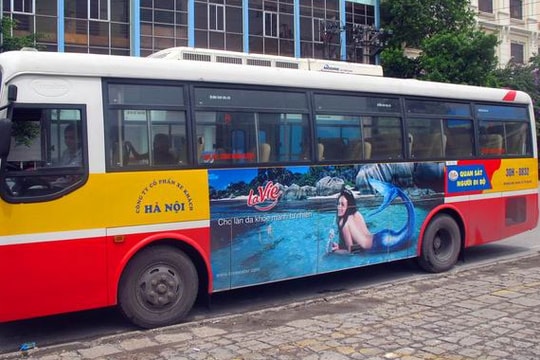 Khi Luật Quảng cáo vướng Luật Giao thông