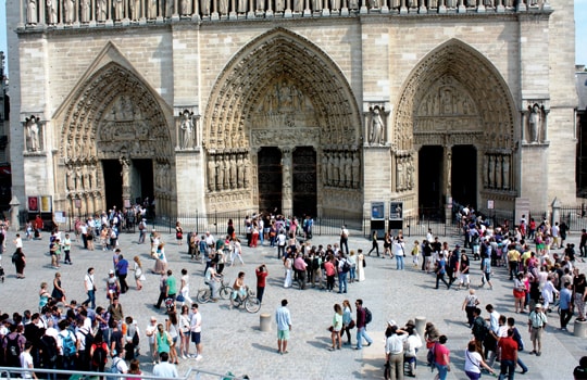 Nhà thờ Đức bà Paris mừng 850 tuổi