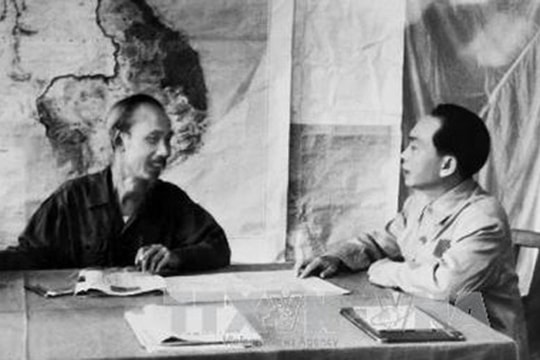 Ảnh quý giá về Bác Hồ và Đại tướng Võ Nguyên Giáp