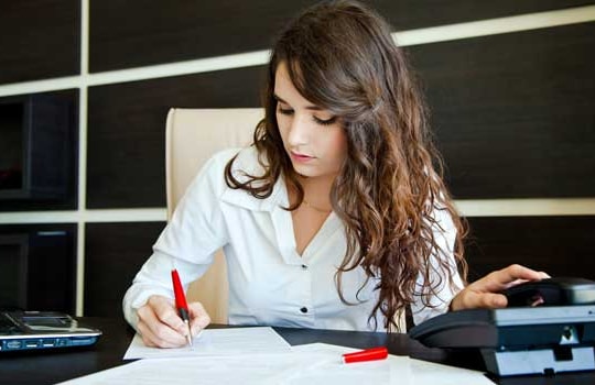 Phụ nữ kiếm tiền giúp giảm nguy cơ tan vỡ hôn nhân