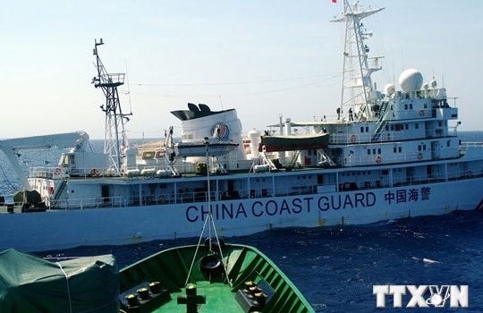 Tàu quân sự Trung Quốc mang vũ khí đe dọa tàu Việt Nam
