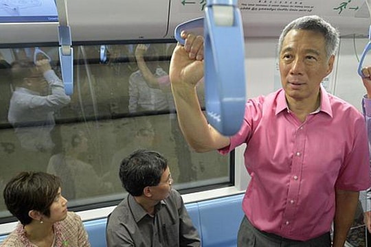 Khi Thủ tướng xếp hàng