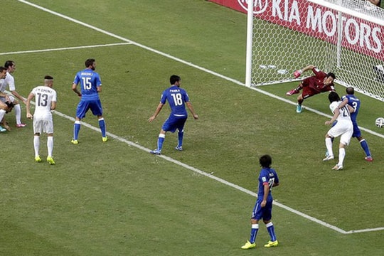 Bảng D: Uruguay lách qua khe cửa hẹp