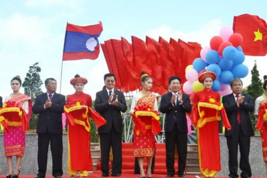 Khai trương cửa khẩu quốc tế La Lay