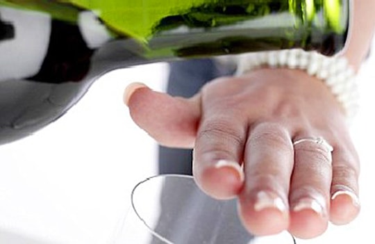 Cấm bán rượu bia sau 10 giờ đêm có khả thi không?