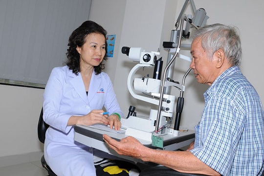 Khám mắt miễn phí cho bệnh nhân tiểu đường, đục thủy tinh thể