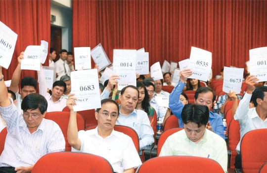 Thấy gì từ những đại hội cổ đông bất thường?