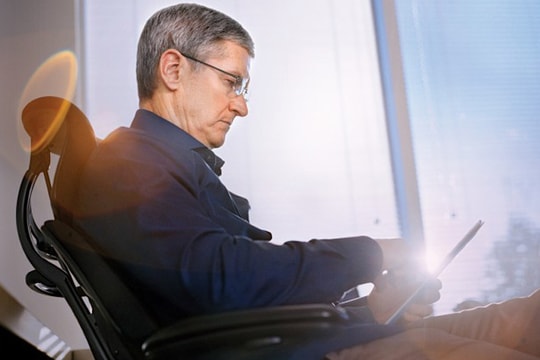 Tim Cook "tự hào là người đồng tính"