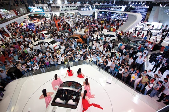 Xôm tụ và tốn kém