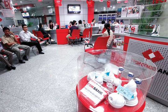 Cổ đông ngân hàng ngóng cổ tức