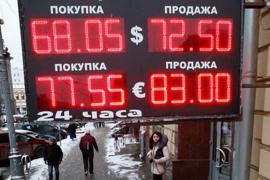 Người Nga dùng tiền thế nào trong khủng hoảng?