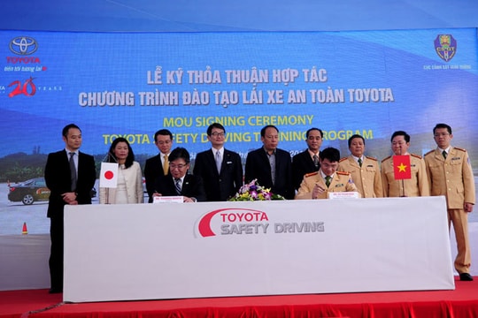Toyota Việt Nam hợp tác với Cục Cảnh sát Giao thông