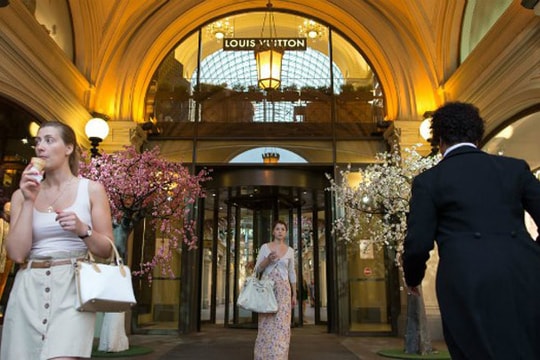 Hàng xa xỉ tại Nga lao đao do suy thoái kinh tế