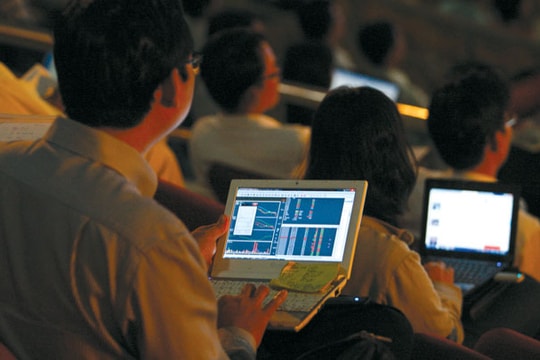 Ngân hàng niêm yết: Nước chưa đến chân