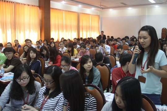 Sinh viên Ngoại thương tìm hiểu về hội nhập