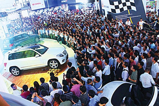 Tháng 3, tiêu thụ ô tô tăng vọt