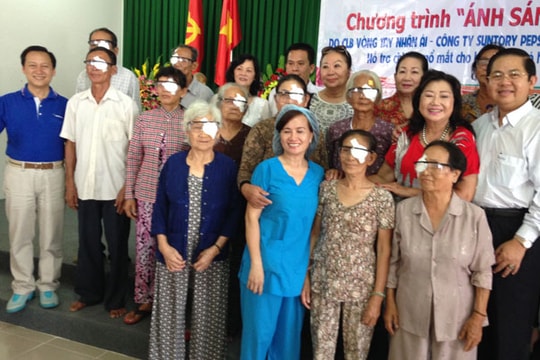 Nghệ sĩ vận động doanh nghiệp làm từ thiện