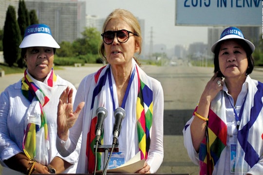 Biểu tượng nữ quyền của Mỹ vượt biên giới liên Triều, kêu gọi hòa bình