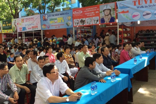 Quận Tân Bình mở Ngày hội bán hàng bình ổn năm học 2015-2016