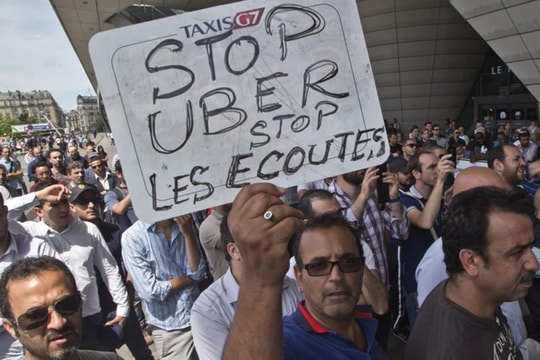 Pháp: Tài xế taxi bạo động, phản đối dịch vụ Uber