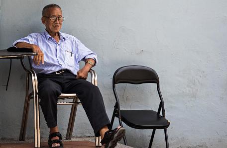 Làm giàu từ “cơn khát” của người già