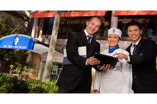 Học ngành Nhà hàng Khách sạn và thực tập hưởng lương tại Le Cordon Bleu