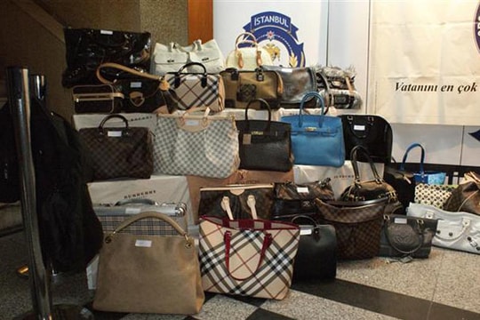 EU: Hàng giả làm ngành công nghiệp thời trang thiệt hại 26 tỷ euro