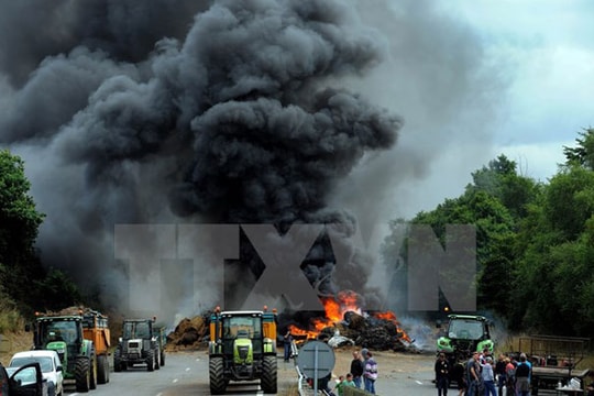 Giải tỏa căng thẳng, Pháp hỗ trợ nông dân 600 triệu euro