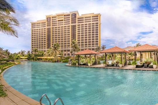 Tiệc hồ bơi WET Party tại Hồ Tràm