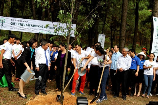 Vinamilk trồng cây tri ân các anh hùng liệt sỹ