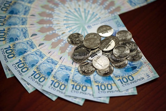 Đồng rúp rớt giá, Nga ngừng mua ngoại tệ