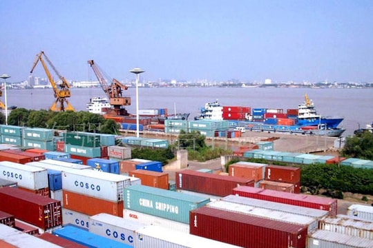 “Hóa giải” 3 mối lo của xuất nhập khẩu khi VND mất giá