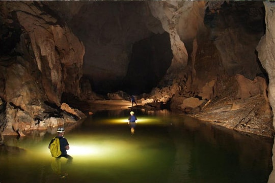 Du lịch mạo hiểm ở sông Chày – hang Tối