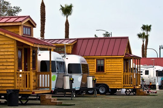 Không gian sống 18,5 m2 của "tỷ phú bán giày" Tony Hsieh