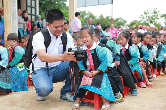 Canon xây phòng học, tiếp sức trẻ em Nà Cài
