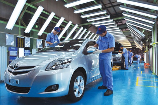 Ngành công nghiệp ô tô Việt: Giằng co giữa đi và ở