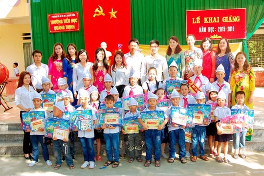 Tôn hoa sen cùng em đến trường