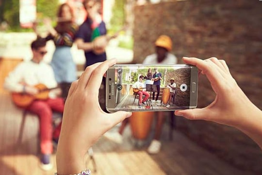 Smartphone màn hình cong Samsung Galaxy S6 edge+