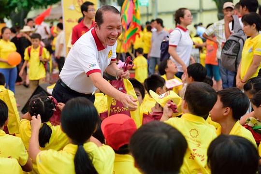 Chương trình “Mái ấm gia đình Việt – Đêm hội Trung thu 2015”