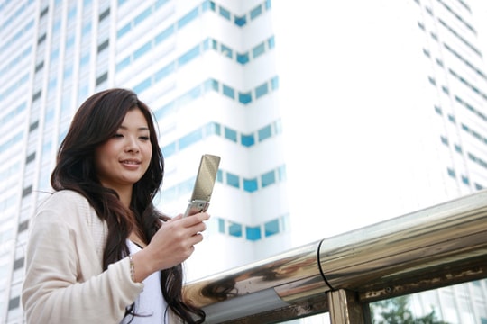 Kinh nghiệm "vượt biển" của các đại gia viễn thông Việt