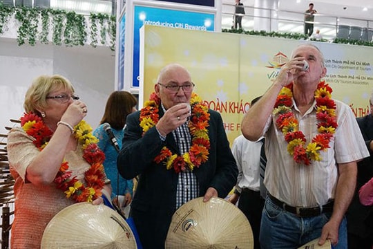 Lệ phí cấp visa ngắn hạn giảm mạnh