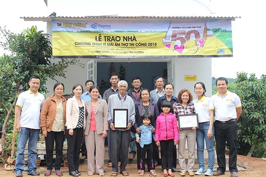 Công ty Vĩnh Tường triển khai chương trình "Vì mái ấm Thợ thi công 2015"