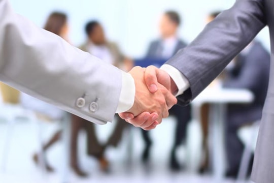 DN nội "tranh giành" nhân sự cấp cao bằng lương thưởng