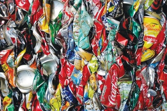 "Cuộc chiến" tái chế vỏ lon kim loại