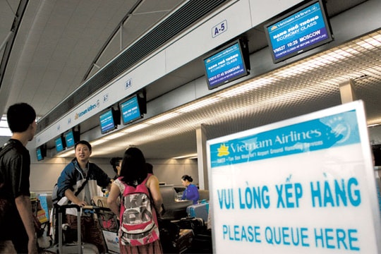 Kinh doanh dịch vụ tại sân bay: "Miếng bánh" chưa ngon