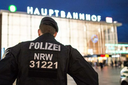 Vì sao Đức có một "đêm giao thừa nhục nhã"?