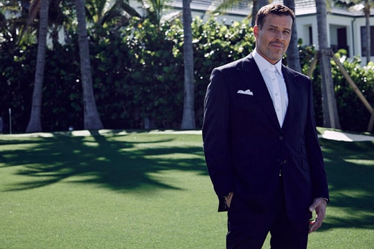 Thực hành lòng biết ơn: 5 từ giúp thay đổi mọi thứ của Tony Robbins