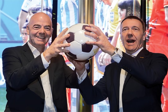 Bóng đá không thể tách rời chính trị?